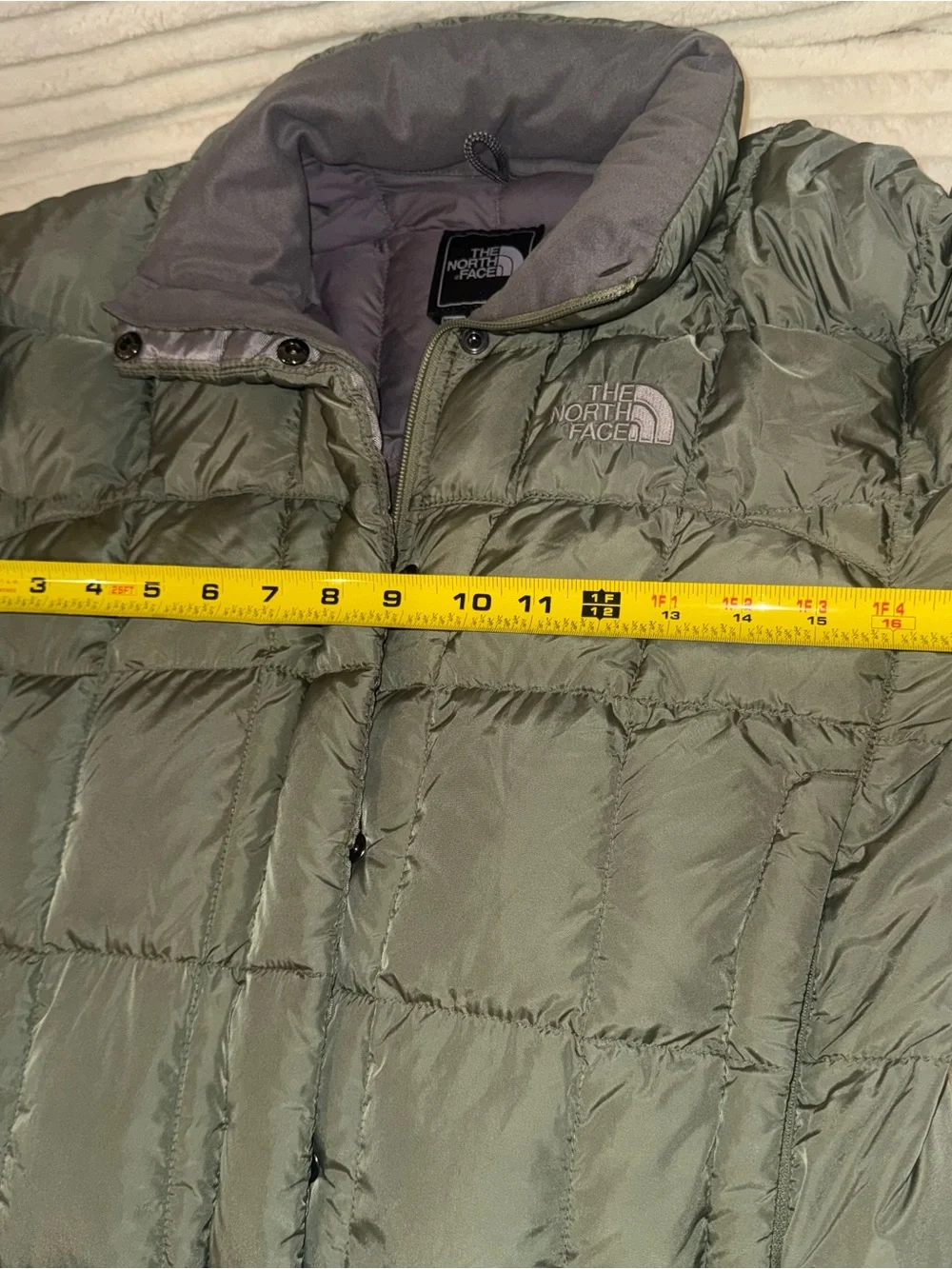 The North Face VTG Women’s XS 600 Fill Down Jacket Olive Green